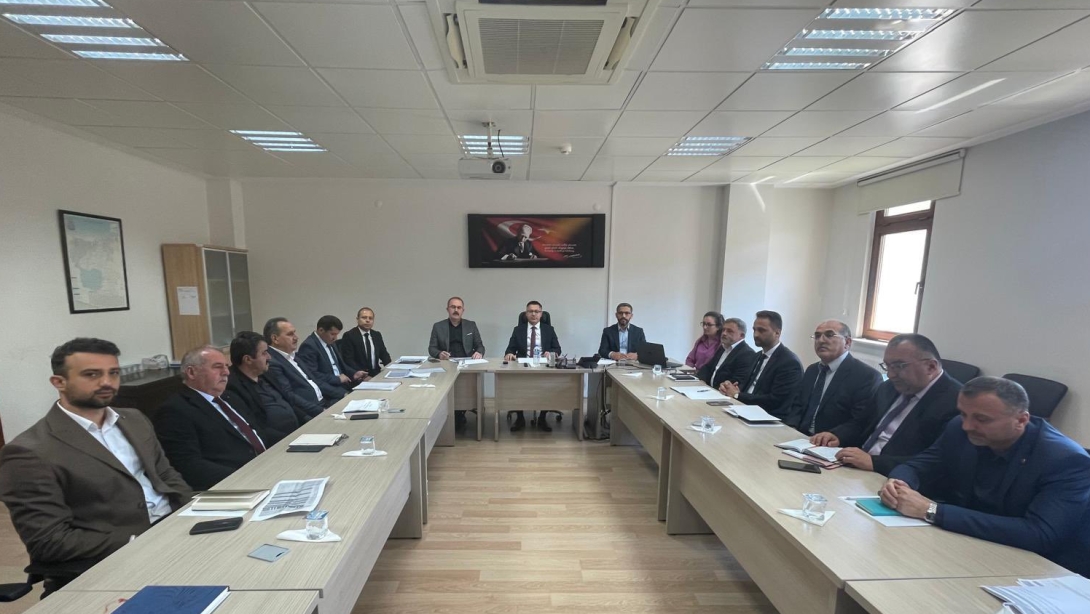 KAYMAKAMIMIZ SAYIN ÜNAL KOÇ ORTAOKUL VE LİSE MÜDÜRLERİMİZ İLE BAŞARIYI ARTIRMA VE EYLEM PLANI HAKKINDA TOPLANTI YAPTI