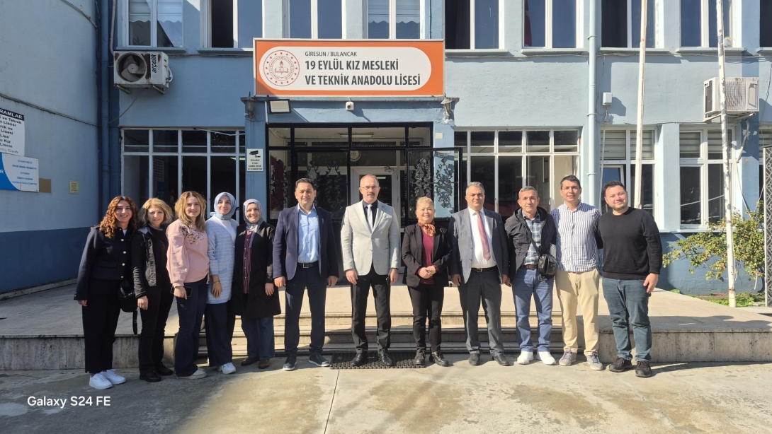 İlçe Milli Eğitim Müdürü Şenel Bulut'tan 19 Eylül Kız Mesleki ve Teknik Anadolu Lisesi'ne Ziyaret